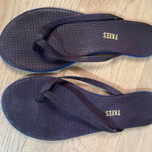 TKEES Navy Flip Flops Size 6 worn once